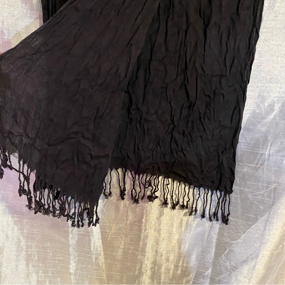Viscose scarf, crinkly with fringe, 24”x72” soft and good for all occasions - Picture 3 of 4